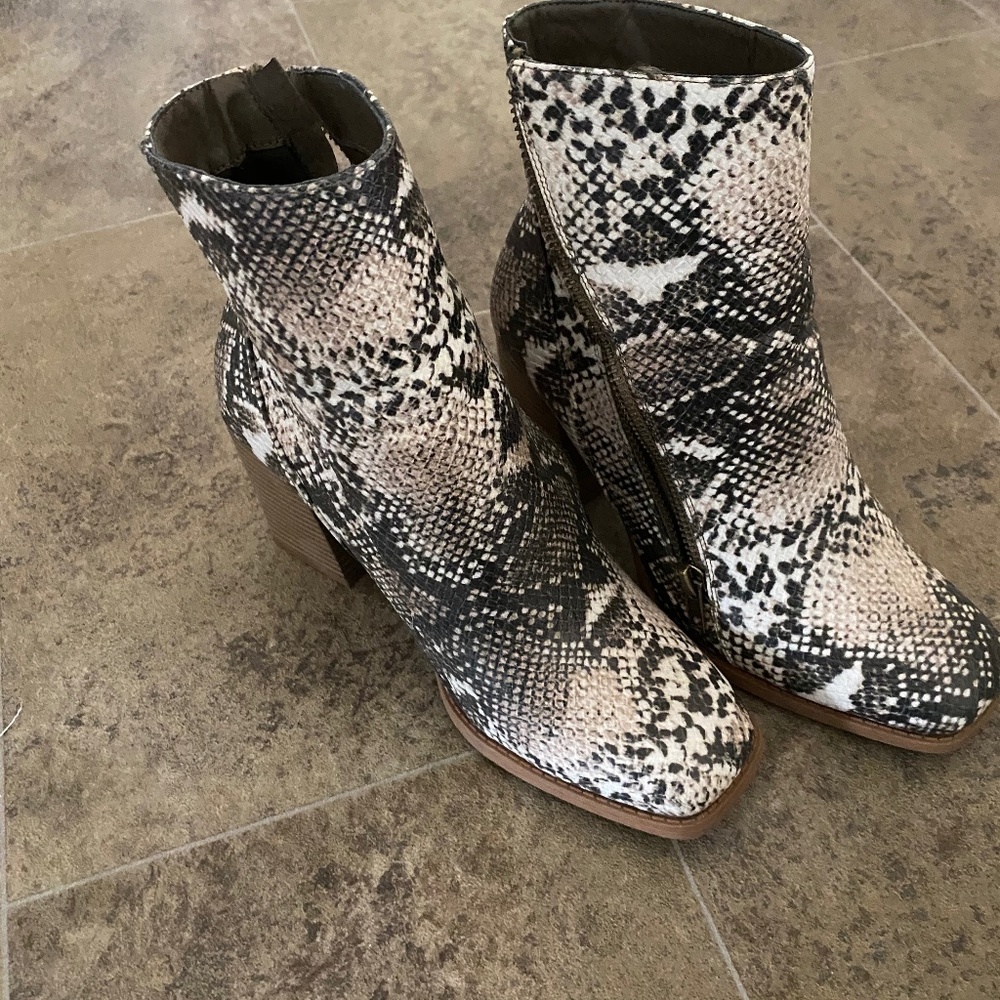 Snake skin  appearance boots